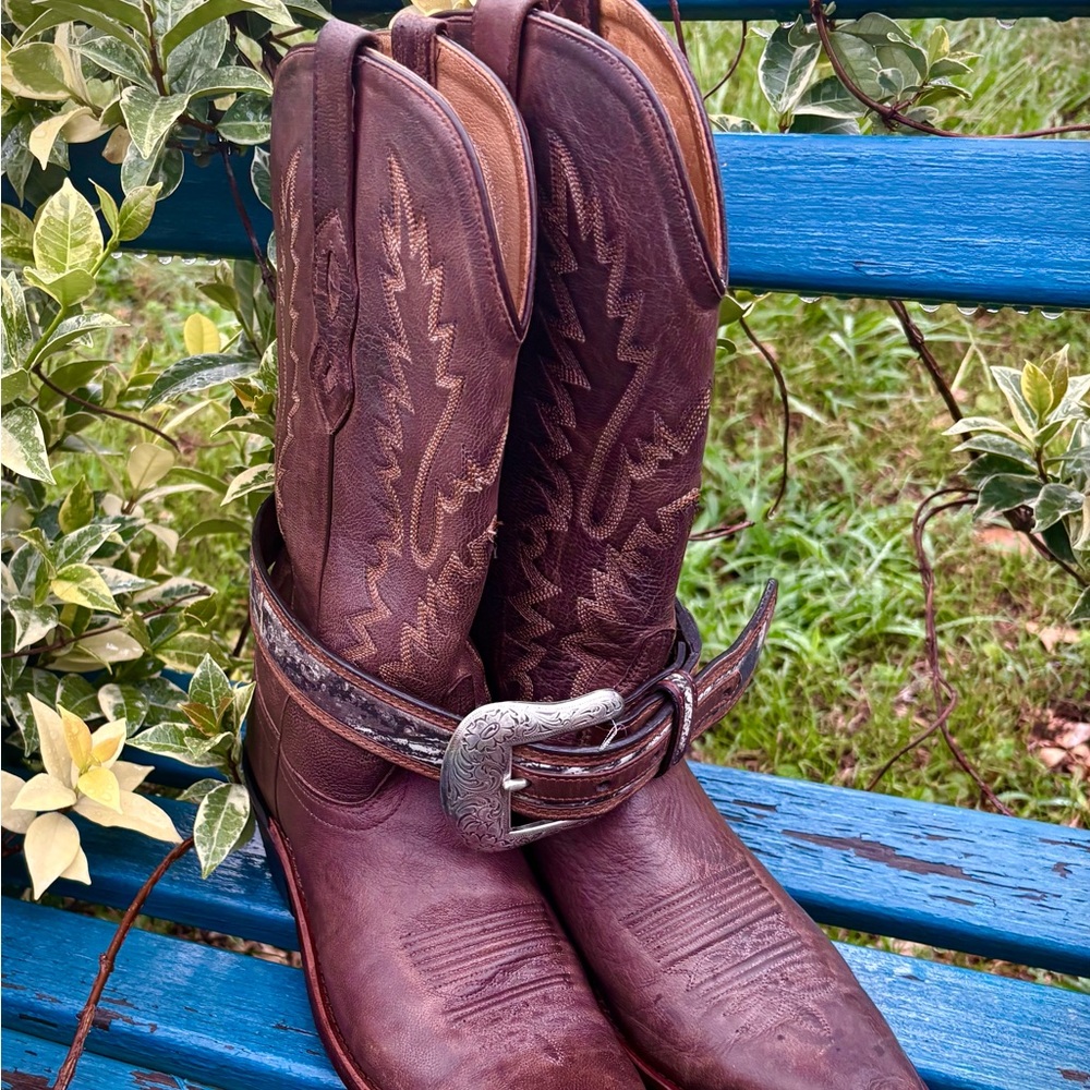 Brown Western Cowboy Boots with Decorative Stitching